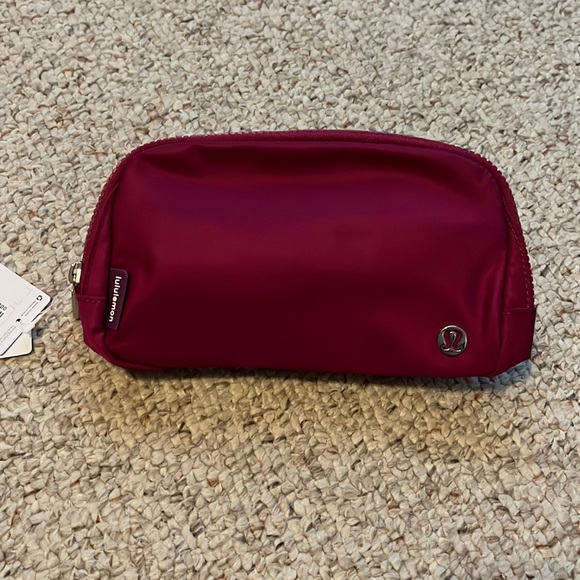 lululemon athletica Handbags - NWT Lululemon Everywhere Belt Bag
